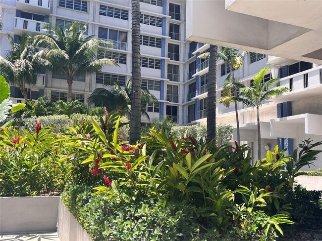 Building Photo - 800 West Ave