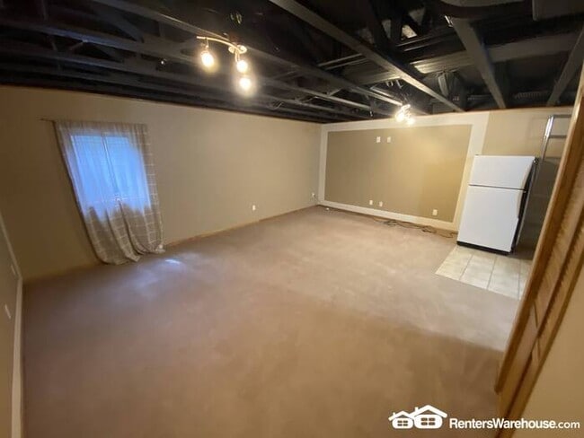 Building Photo - 3 bedroom/3 bath Townhome in Norwalk for Rent
