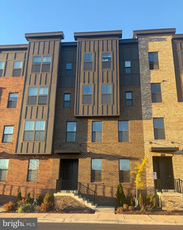 Building Photo - 10050 American Pharoah Ln