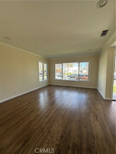 Building Photo - 6447 Balcom Ave