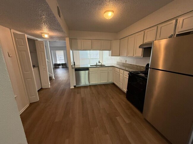 Building Photo - 2700 Mulford Cove