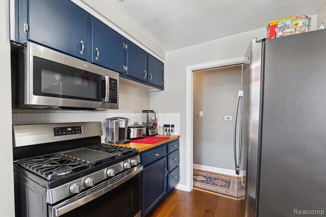 Building Photo - 452 Sunningdale Dr
