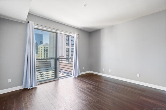 Building Photo - 445 Island Ave