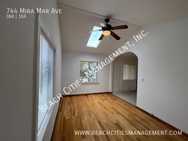 Building Photo - 744 Mira Mar Ave