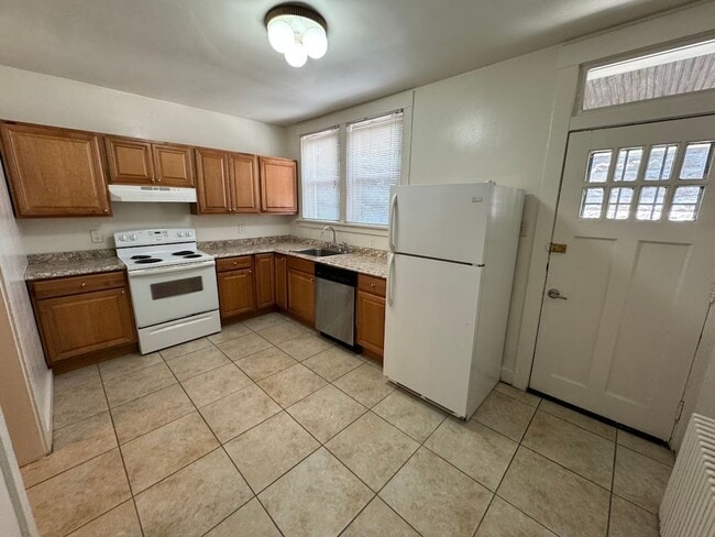 Building Photo - Great two story townhouse in the heart of Squirrel Hill!