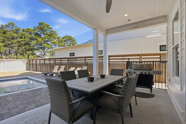 Building Photo - 120 Dune Dr