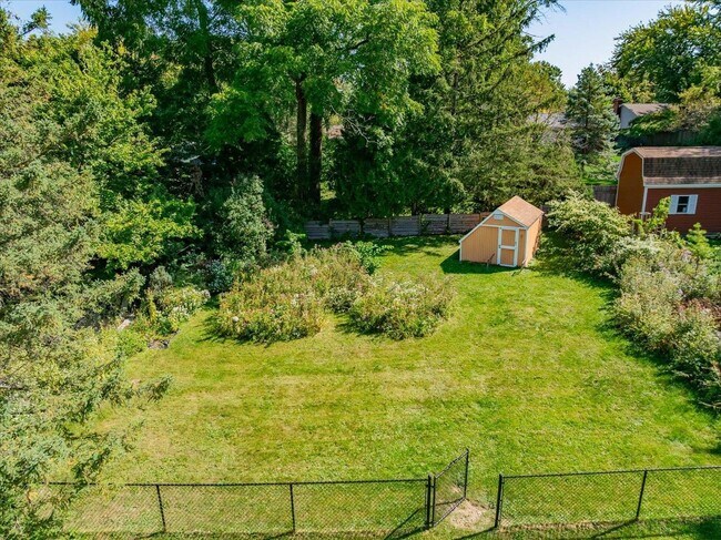 Building Photo - 401 Merrill Crest Dr