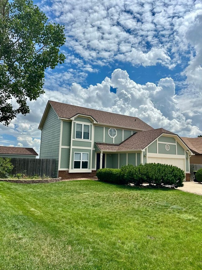 Building Photo - Spacious 4BD w/ A/C in Desirable Briargate...