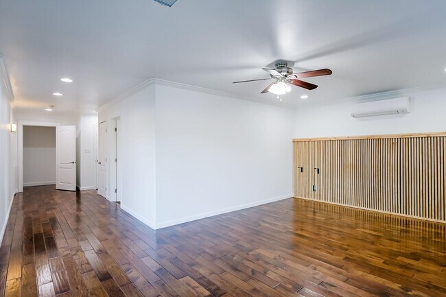 Building Photo - 5328 E Pinchot Ave