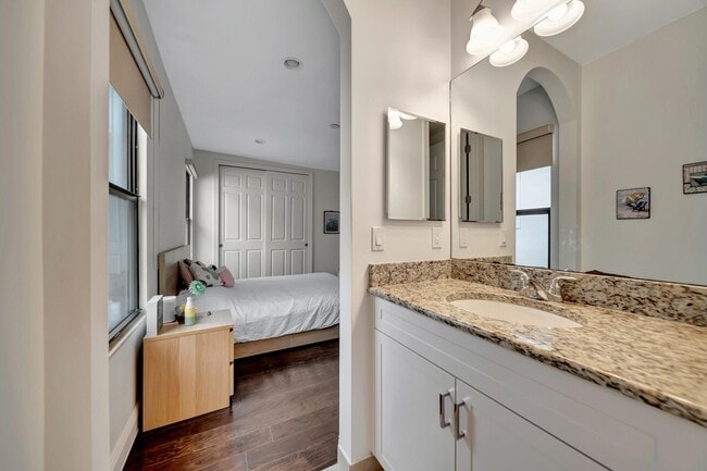 Building Photo - 10302 Sweet Bay Manor