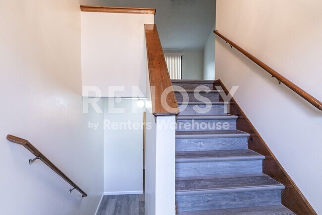 Building Photo - Cute 3 Bed, 2 full bath Townhome in Liberty
