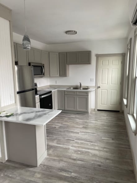 Building Photo - 1719 Broadway