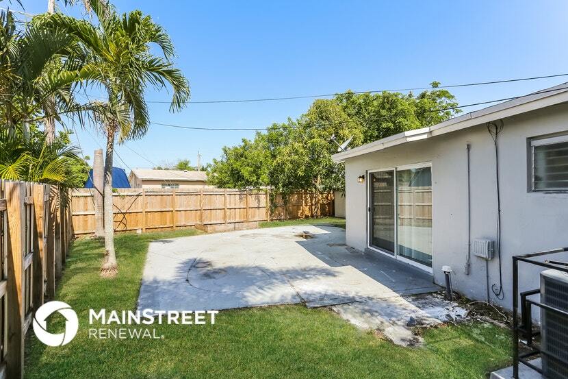 Building Photo - 421 SW 64th Terrace