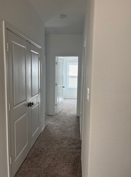 Building Photo - 216 Rancho del Cielo Ln