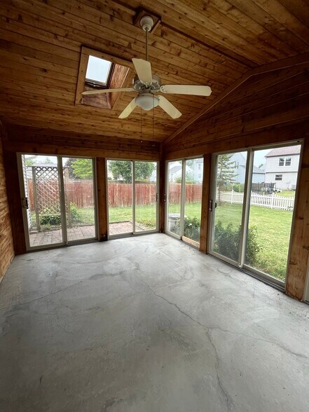 Building Photo - 5787 Nike Dr