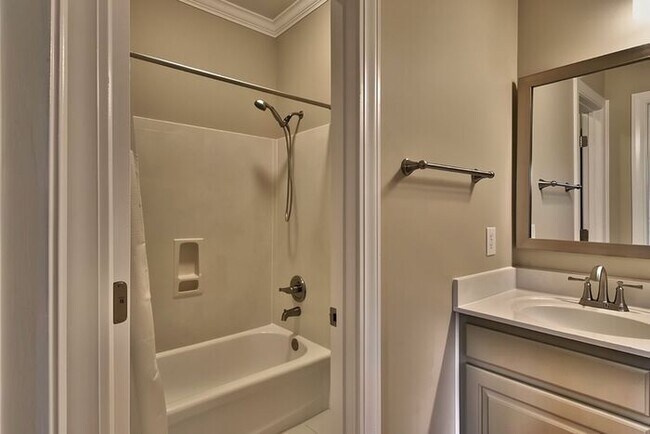 Building Photo - Wildewood in Northeast Columbia--Offering Self Guided Tour with RENTLY!