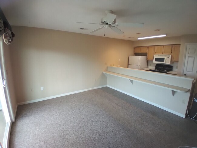 Building Photo - First Floor, 1 Bedroom, 1 Bath Condo with ...