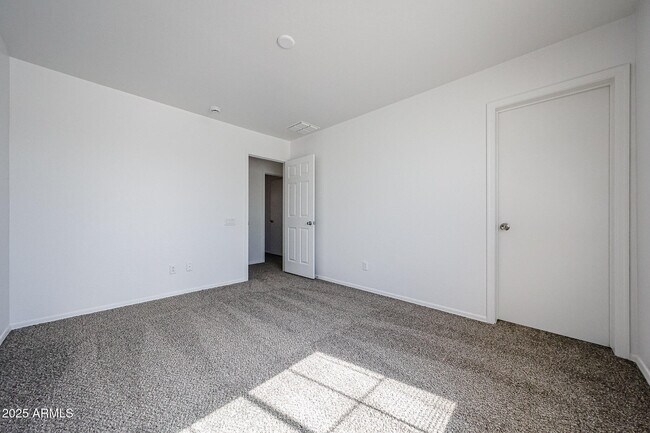 Building Photo - 5318 W Shumway Farm Rd