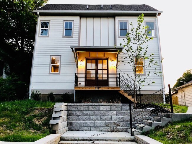 Primary Photo - 210 N 9th St
