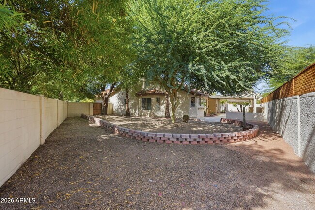 Building Photo - 1365 N Diane Cir