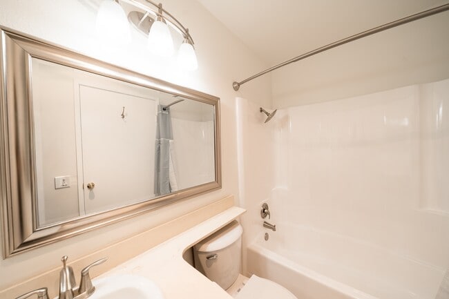 Building Photo - 1124 Eureka St