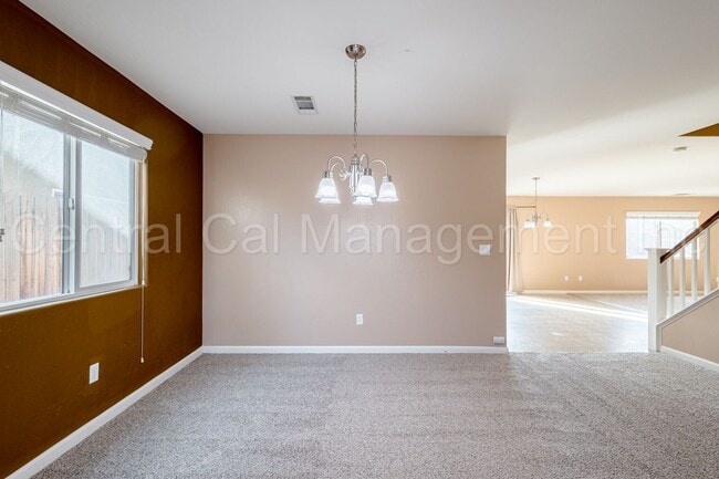 Building Photo - Large 4 Bedroom/2.5 Bath Home with a Large Loft - $2795 Per Month!