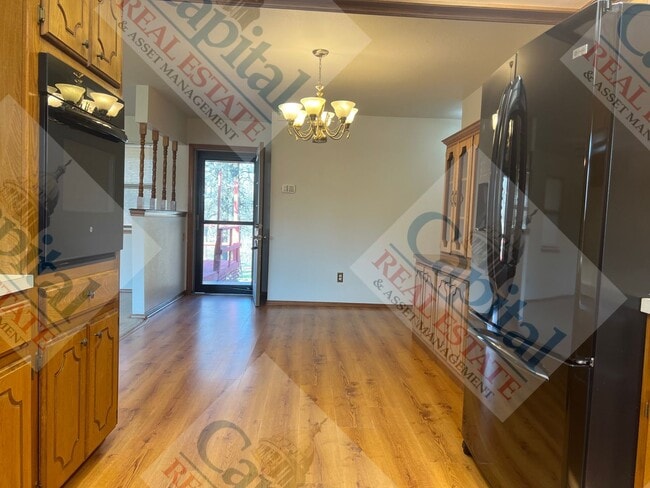 Building Photo - Country Beauty