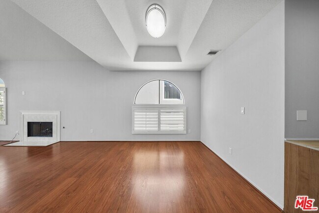 Building Photo - 14572 Dickens St