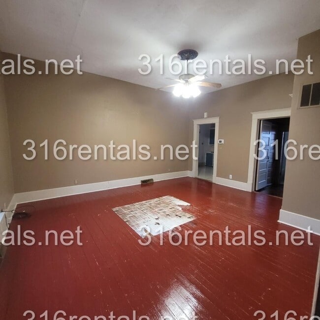 Building Photo - 3 bed 1 bath - $950 - Single Family Home