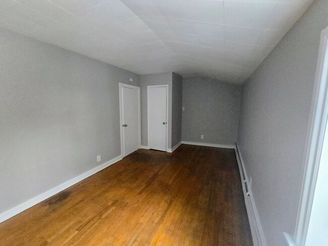 Building Photo - 419 Front St