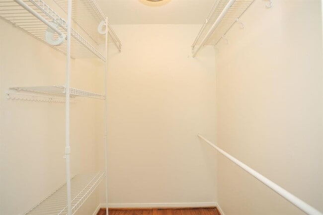 Building Photo - 905 Kern St