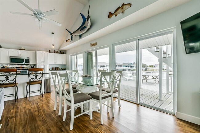 Building Photo - 16542 E Bayside Way