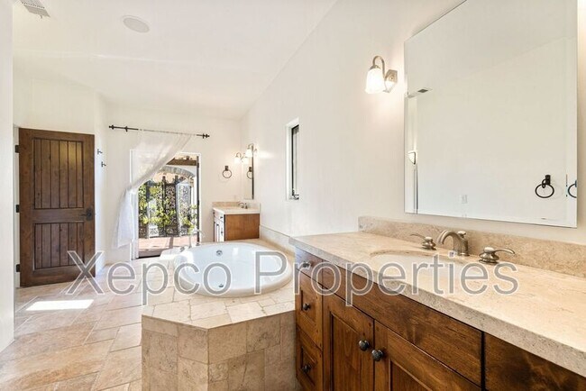 Building Photo - 175 Villaggio W