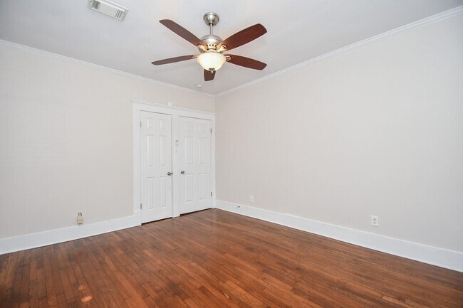 Building Photo - 4625 Pineridge St