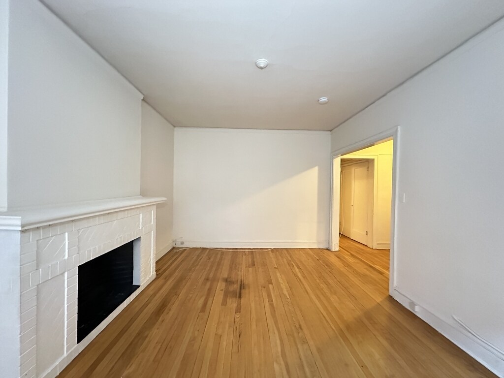 Building Photo - 1309 Oak Ave