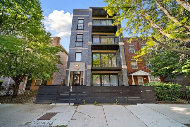 Building Photo - 2110 W Washington Blvd