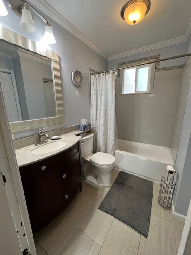 Building Photo - 2 bed 2 bath Single Family Home in Bexley ...