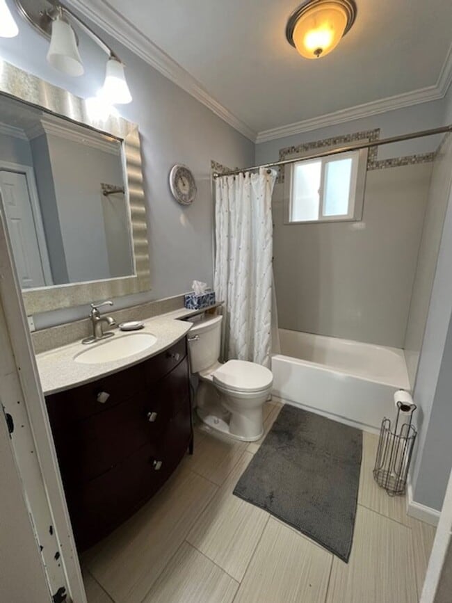 Building Photo - 2 bed 2 bath Single Family Home in Bexley w/ Bonus Rooms