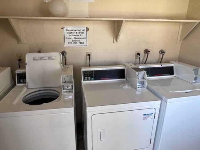 Building Photo - 2BB 2BA Condominium, Utilities Included