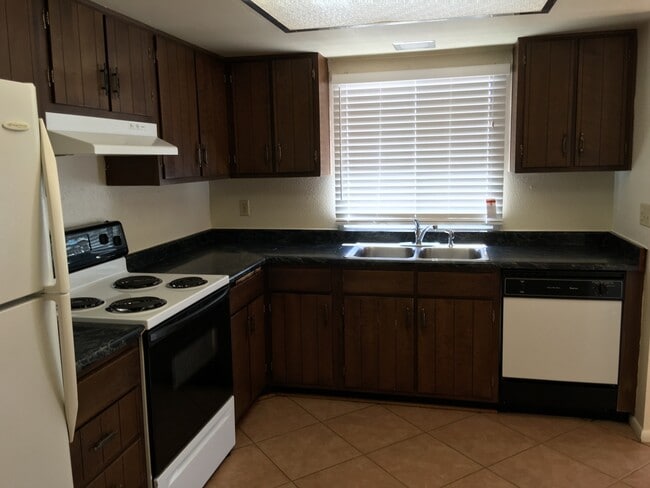 Building Photo - Tempe 3 Bed, 2 Bath Single Story Rental House