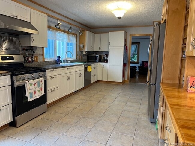 Building Photo - 123 Seneca Dr