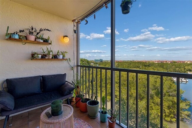 Building Photo - 900 Cove Cay Dr