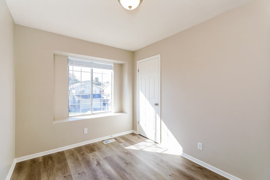Building Photo - 6129 Crystal River Dr