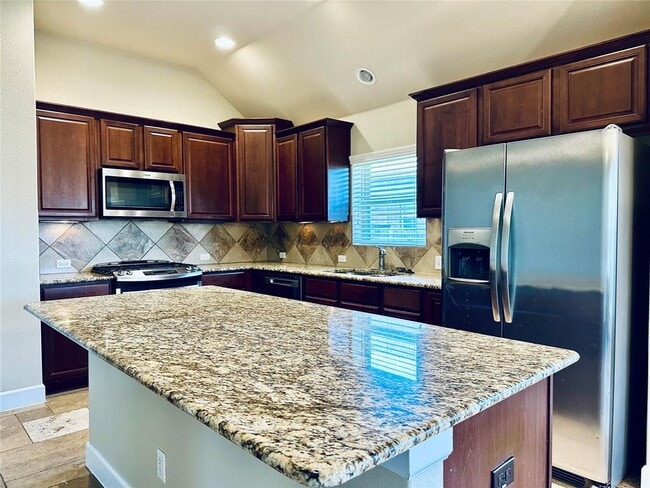 Building Photo - 520 Cerezo Dr