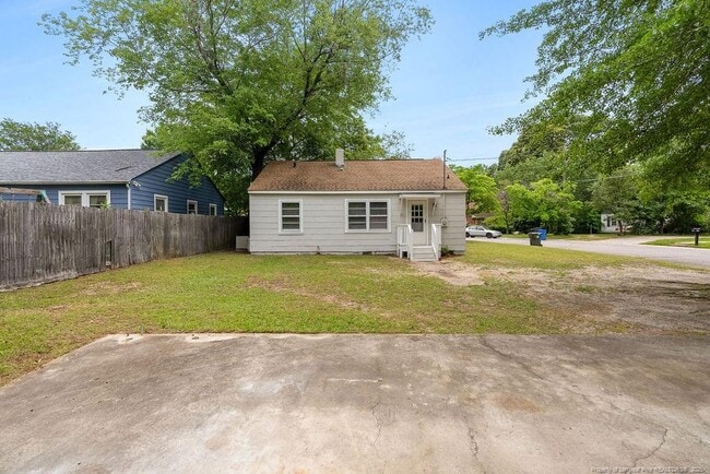 Building Photo - 223 W Cir Ct.