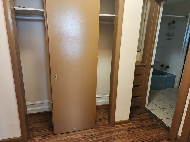 Building Photo - 3 Bedroom House