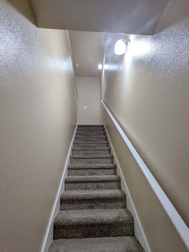 Building Photo - 5997 Blue River Dr SE