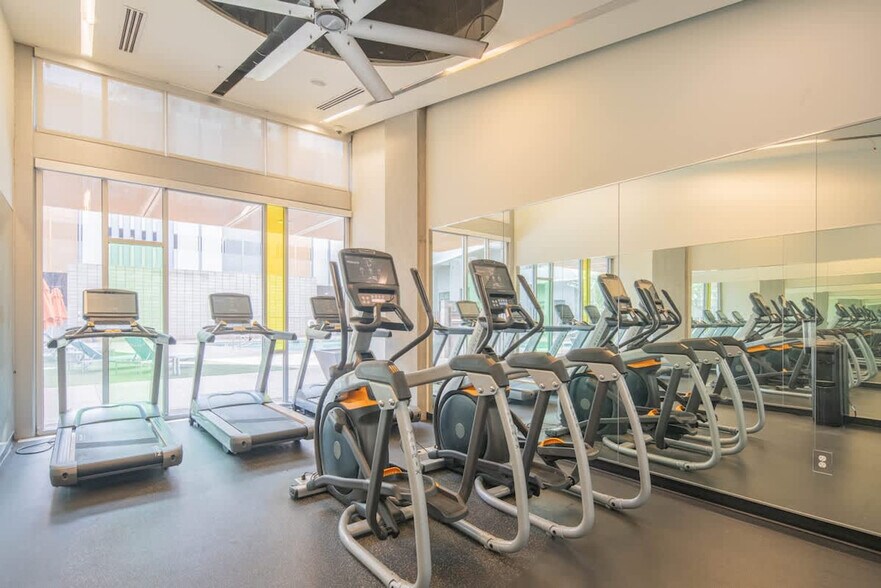 Building Photo - 333 E Roosevelt St