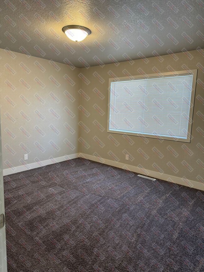 Building Photo - Property Agent Owned