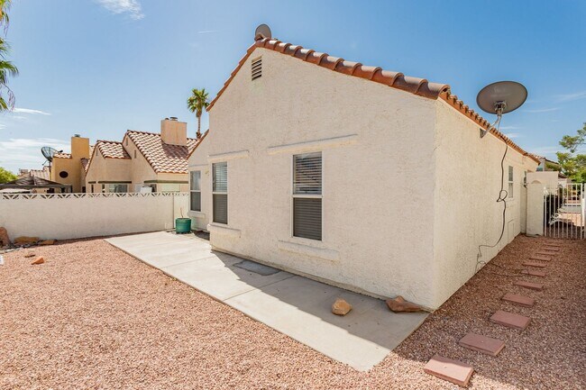 Building Photo - Remodeled 3 Bed Single Story Home